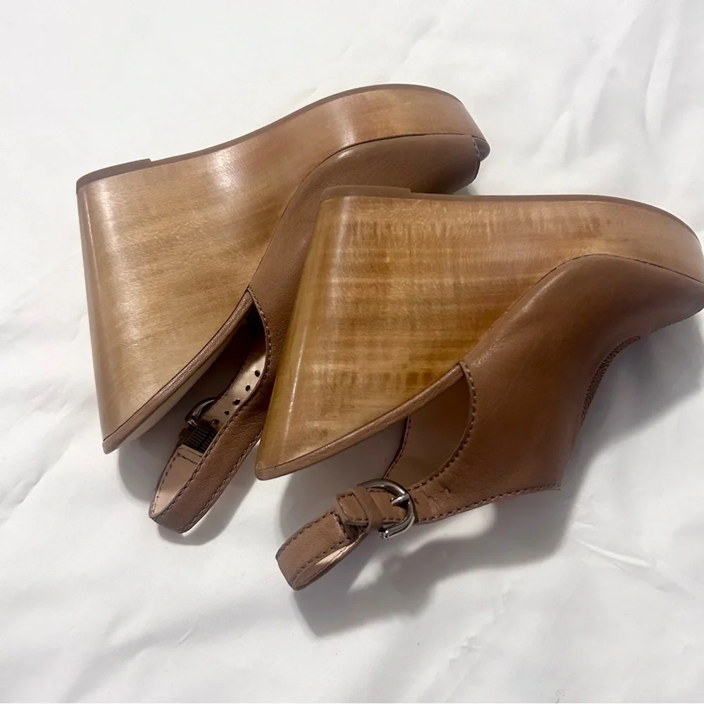 Coach Jade Beige Leather Wedge Sandals.8B - Picture 13 of 16